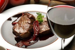 Italian wine with meat | Leonardo Bansko