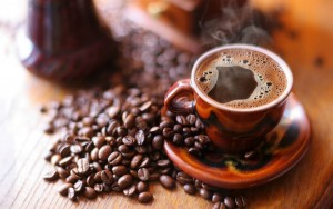 Coffee beans and a hot cup | Leonardo Bansko